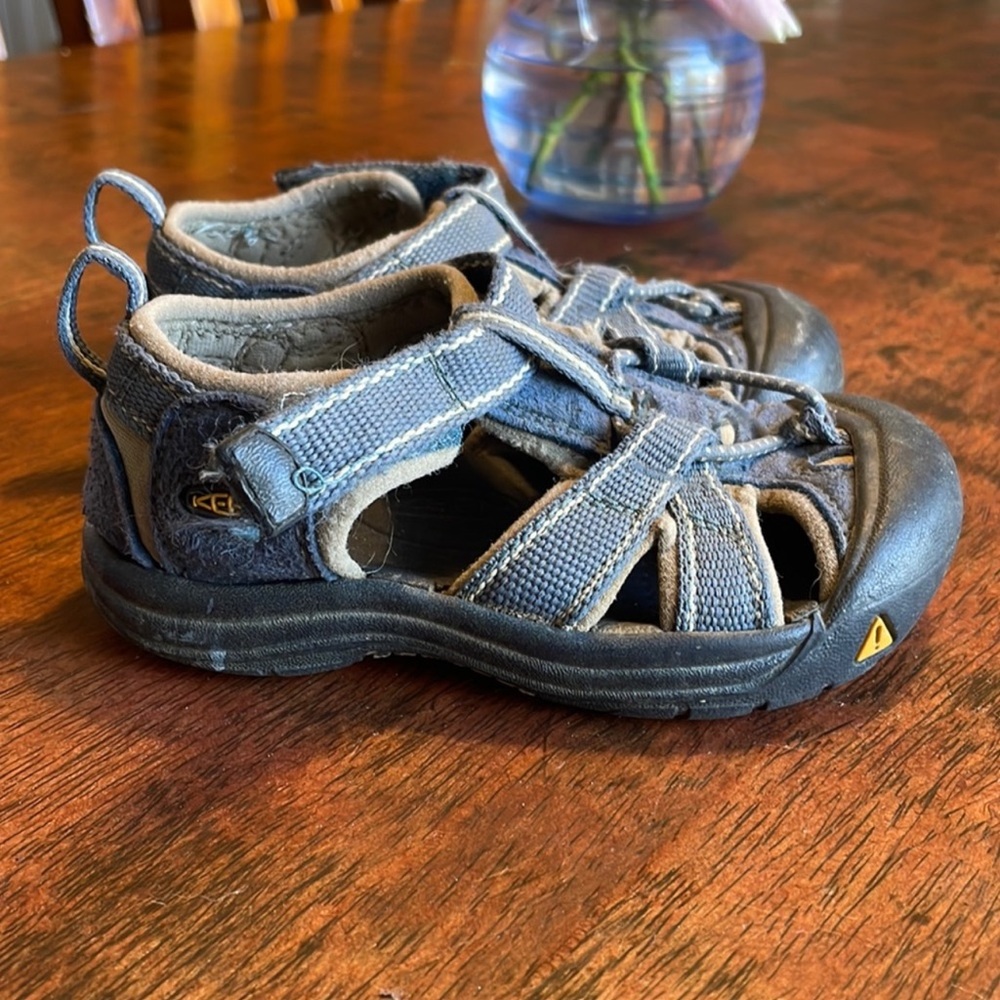 Sandals toddlers size 7